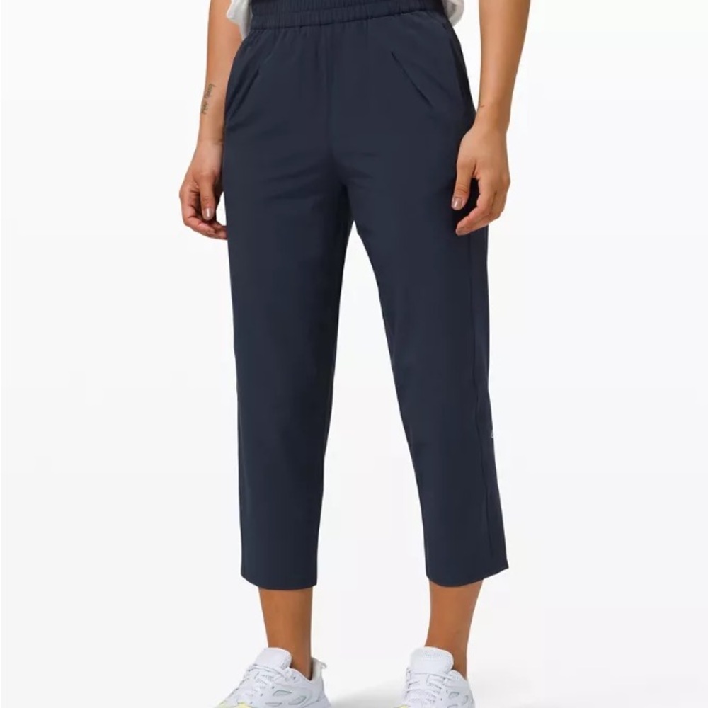 Women's Lululemon Navy Ease Back In Crop NWT